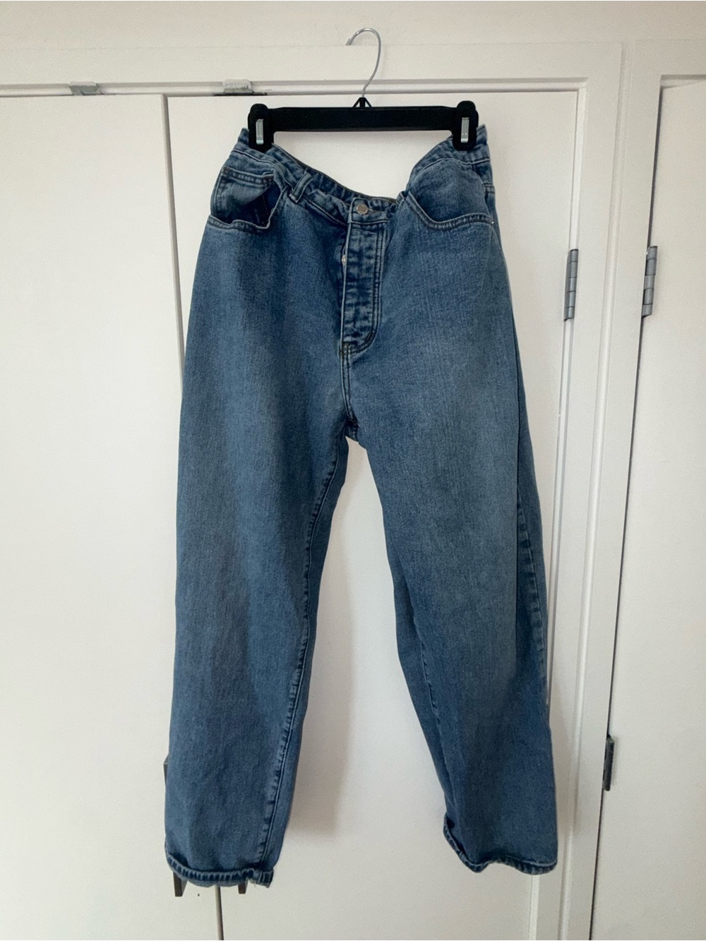 PrettyLittleThing Women's Straight Leg Blue Denim Jeans